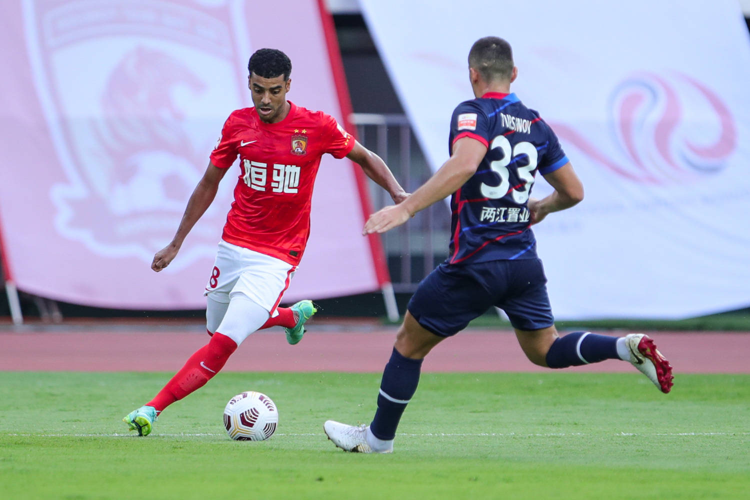 窗口期意大利杯传出新动向；上海海港扳平良机；管理层表态：态度坚定；赛程密集仍需轮换的简单介绍