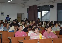 洛杉矶快船赛前临场应变，志在中超名次提升，更衣室稳定，年轻球员得到机会的简单介绍